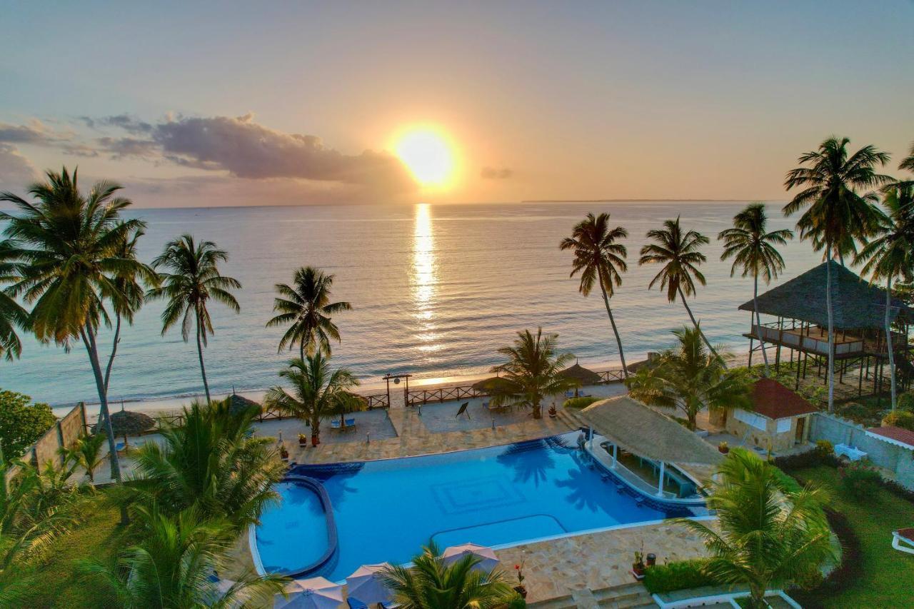 Sunny Palms Beach Bungalows Uroa Extérieur photo