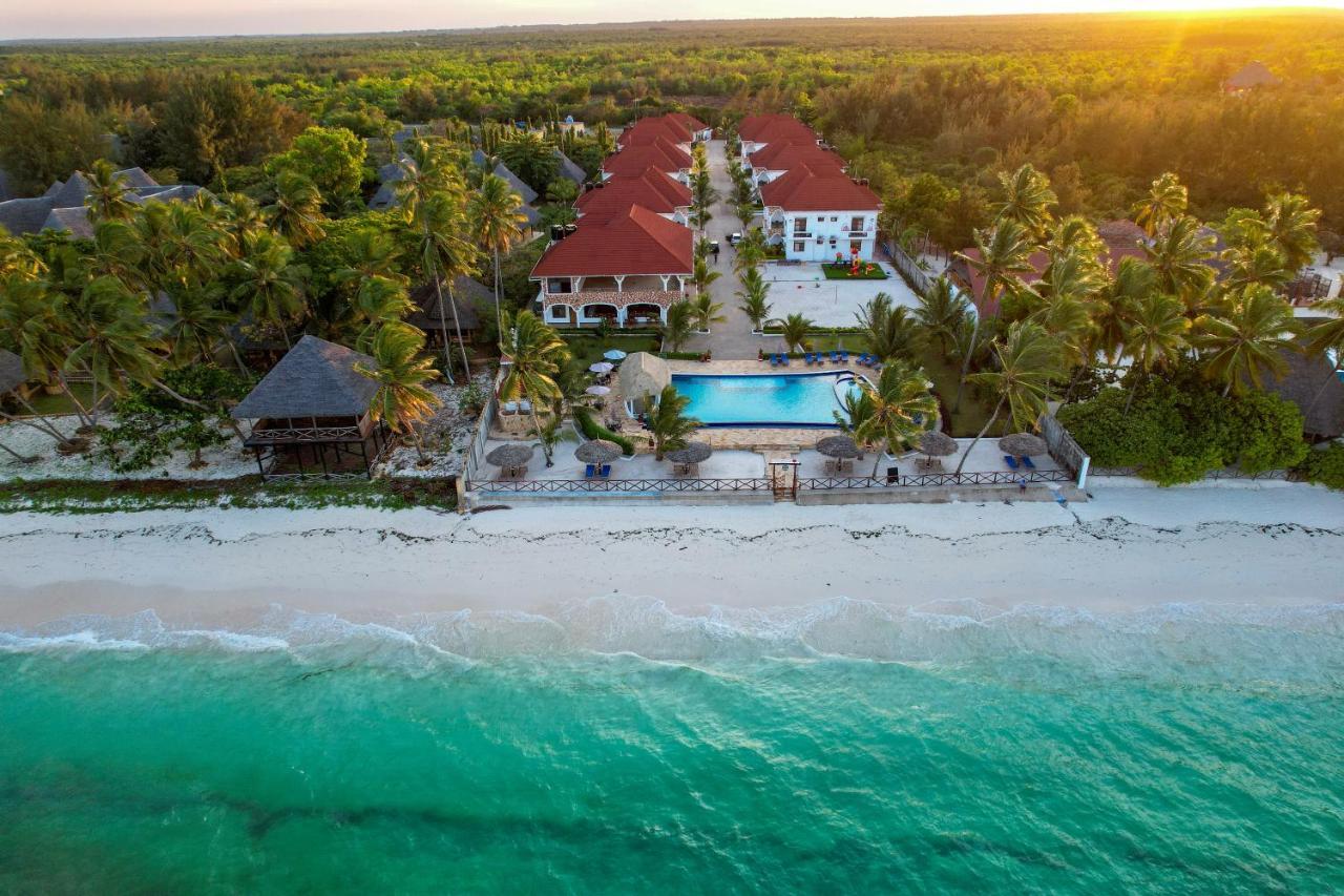 Sunny Palms Beach Bungalows Uroa Extérieur photo