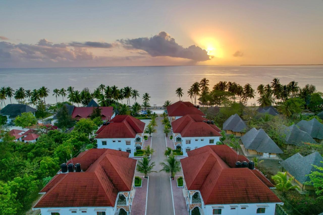 Sunny Palms Beach Bungalows Uroa Extérieur photo