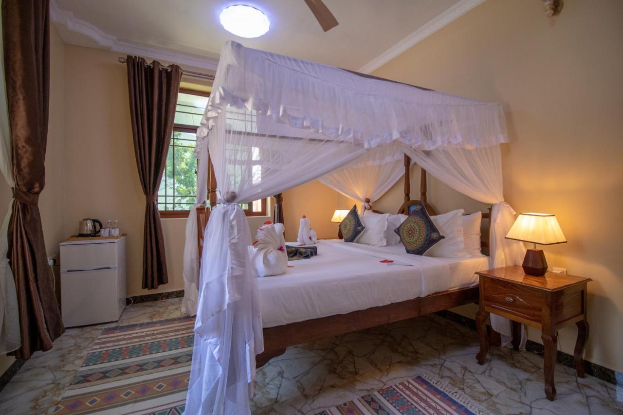 Sunny Palms Beach Bungalows Uroa Extérieur photo