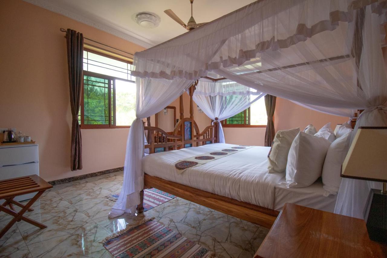 Sunny Palms Beach Bungalows Uroa Extérieur photo