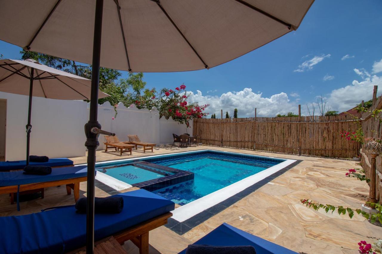 Sunny Palms Beach Bungalows Uroa Extérieur photo