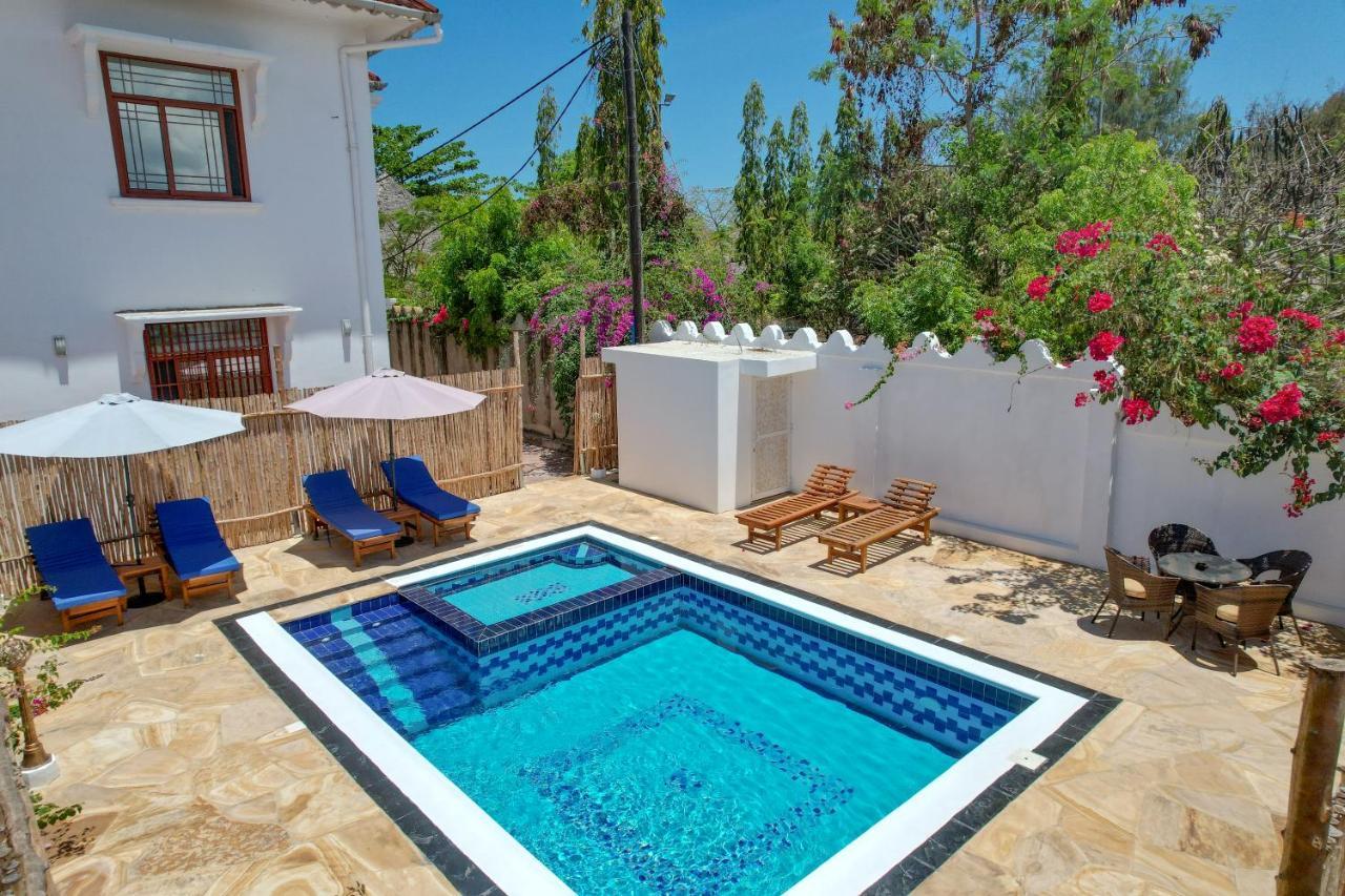 Sunny Palms Beach Bungalows Uroa Extérieur photo