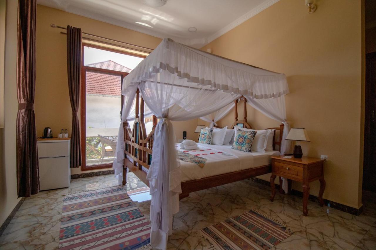 Sunny Palms Beach Bungalows Uroa Extérieur photo